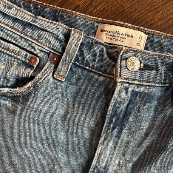 Abercrombie Ultra High Rise Ankle Straight Jeans in SOLD OUT Ripped Medium Wash - Picture 5 of 6